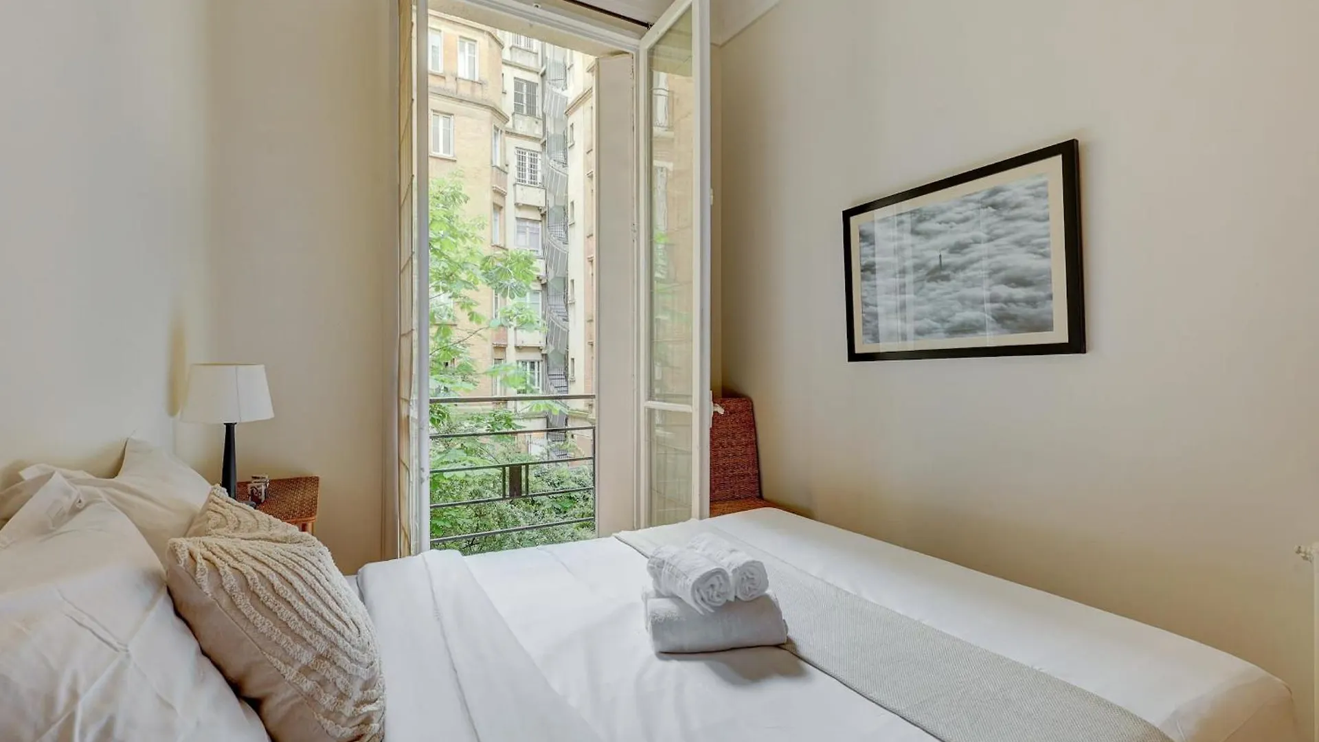 아파트 The Seine & Pont De L'alma - 2br With Balcony - Cityapartmentstay