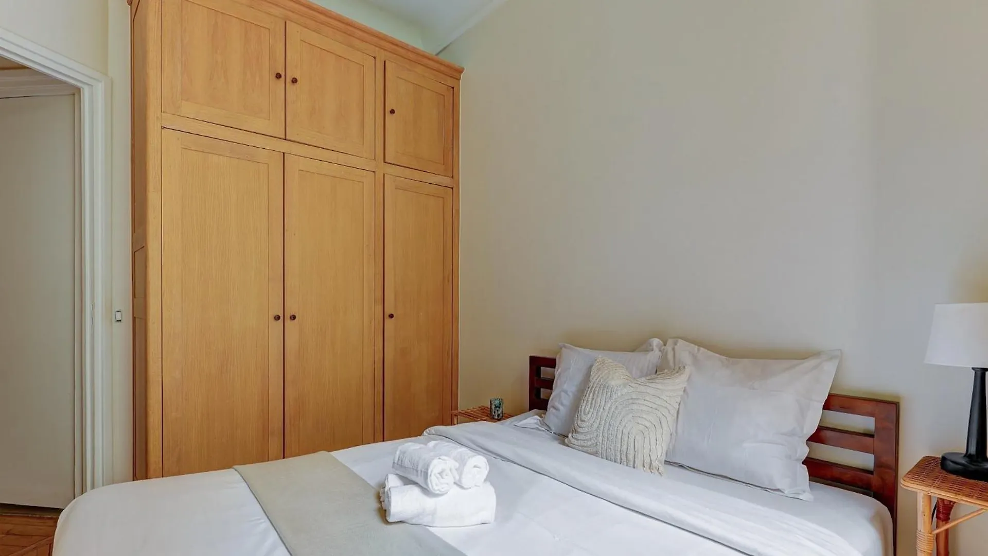 The Seine & Pont De L'alma - 2br With Balcony - Cityapartmentstay Paris