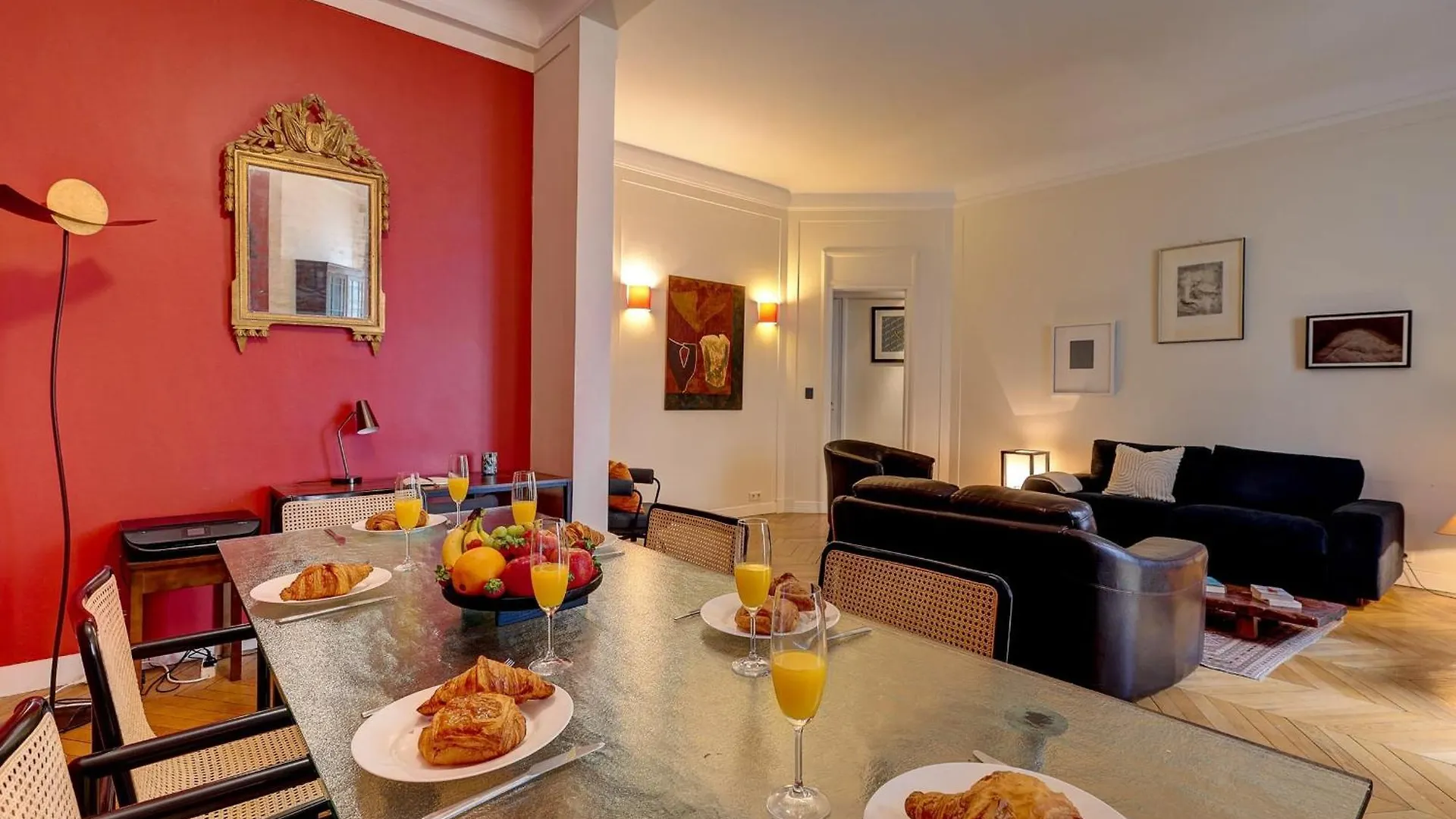 The Seine & Pont De L'alma - 2br With Balcony - Cityapartmentstay * 파리