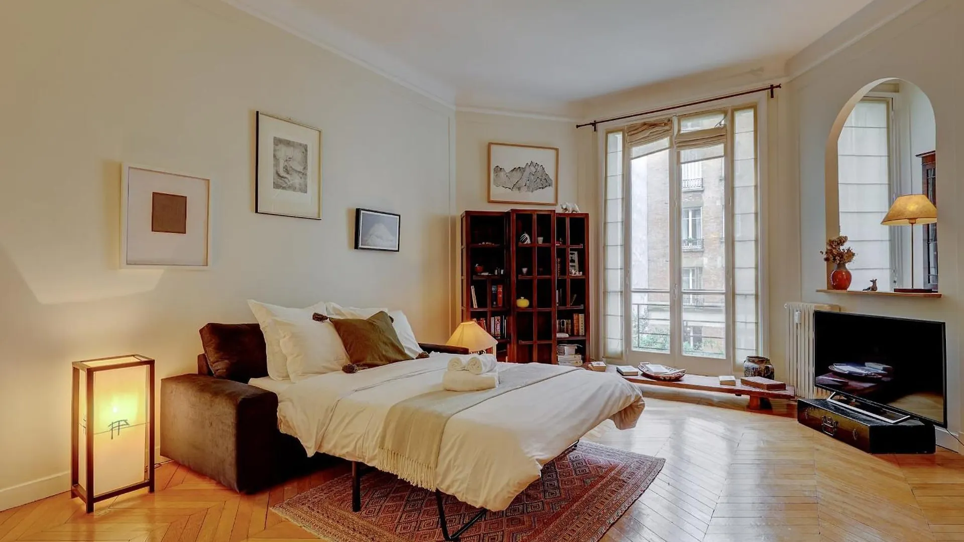 아파트 The Seine & Pont De L'alma - 2br With Balcony - Cityapartmentstay 파리