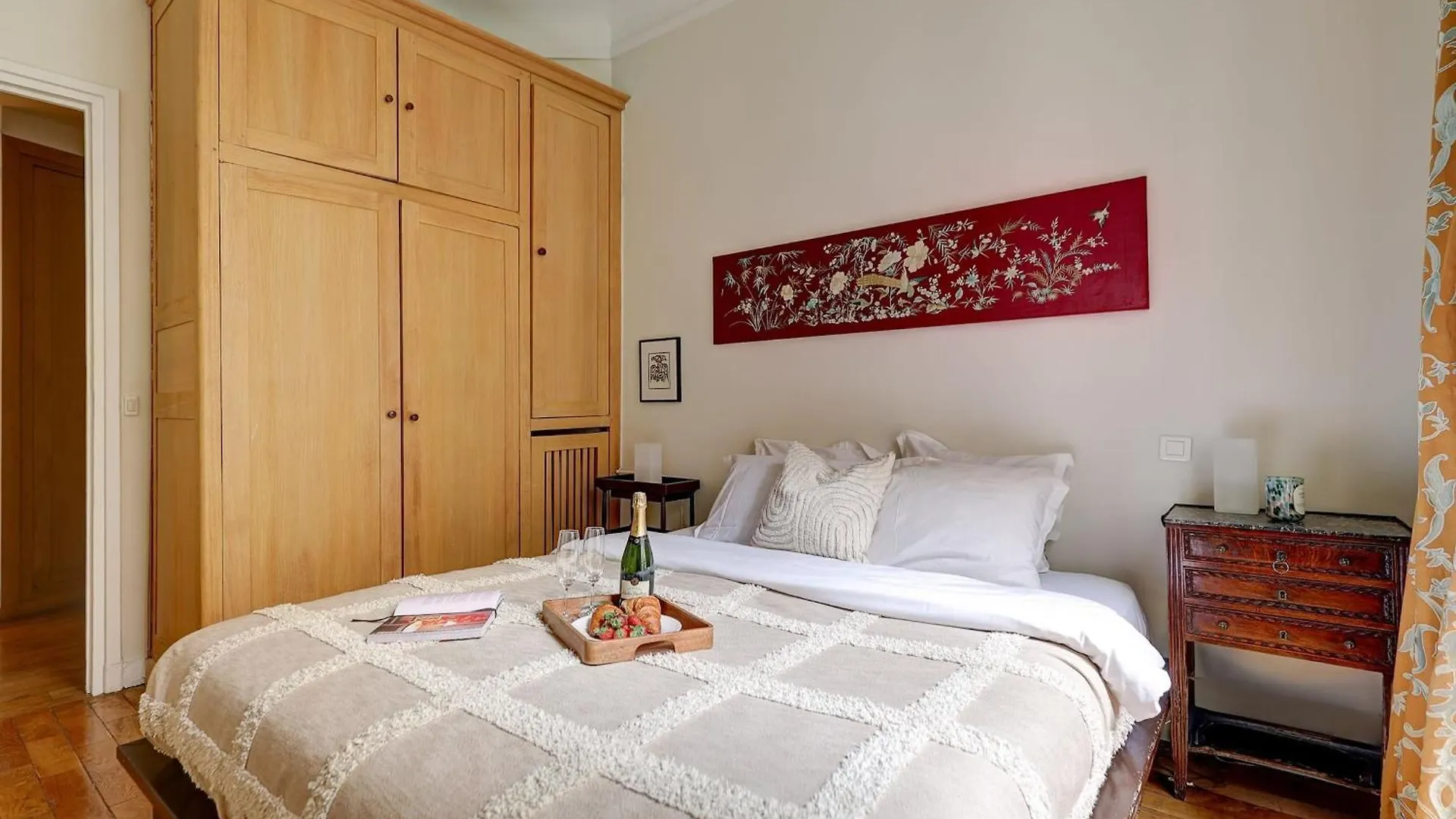 The Seine & Pont De L'alma - 2br With Balcony - Cityapartmentstay